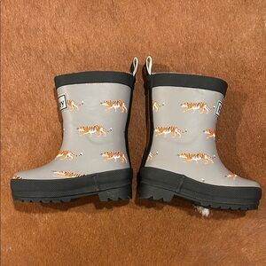 Hatley Gray and Navy Toddler Rain Boots with Tigers, Size 4